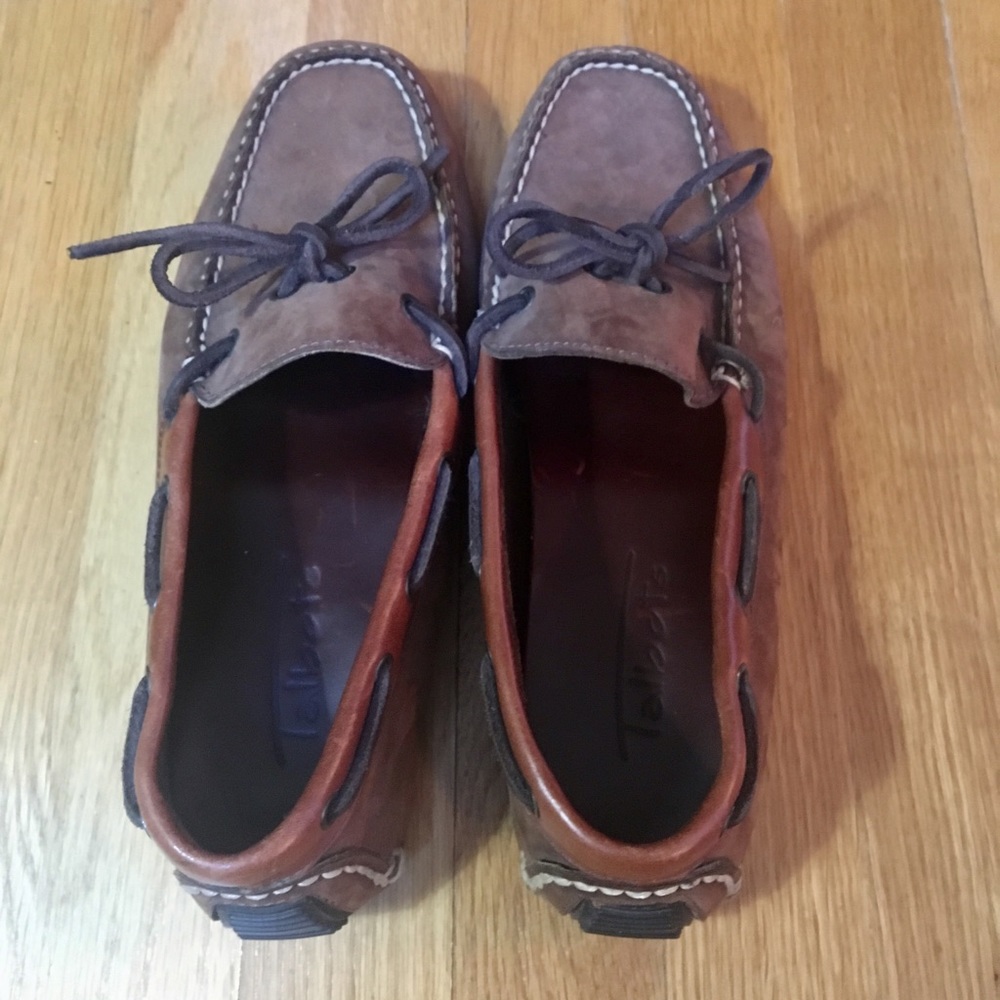 BROWN MOCCASINS